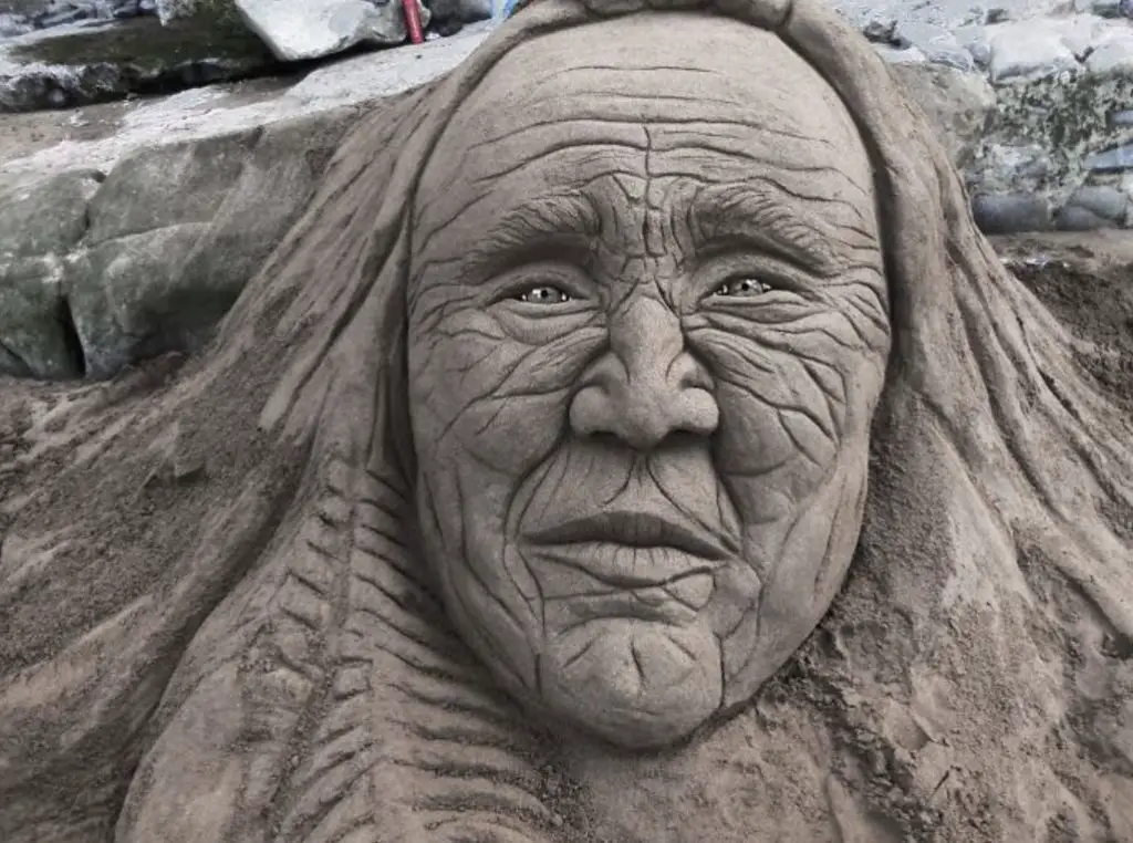 You Need to See These Creations! An Artist Makes Animals from Sand