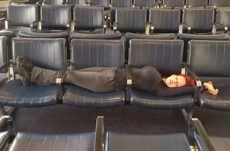 20 Airport Moments That You Just Have to Stare At