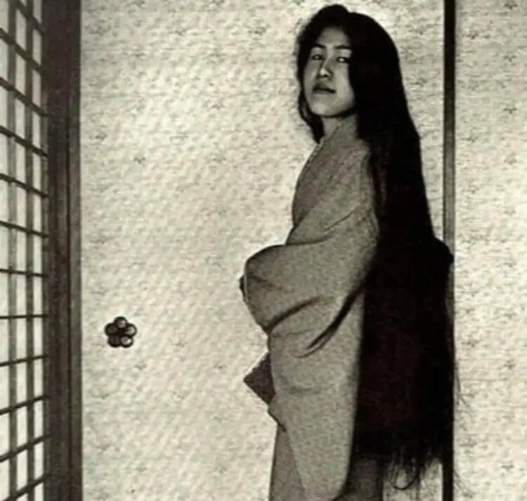 An unadorned Geisha, 1905